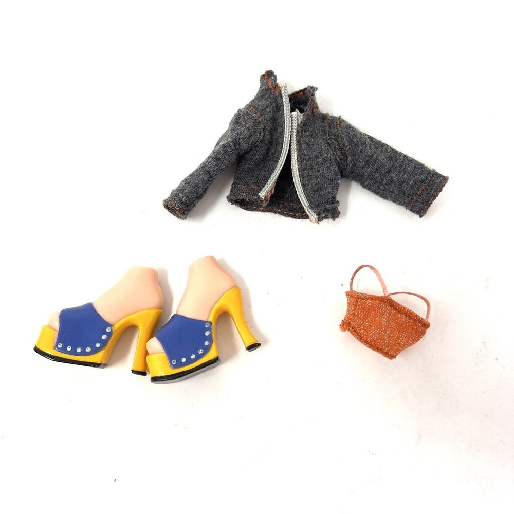 Bratz Doll Fashion Pack Shoppin' Spree Shopping Pack Megan Cloe Outfit 3pc‎ set